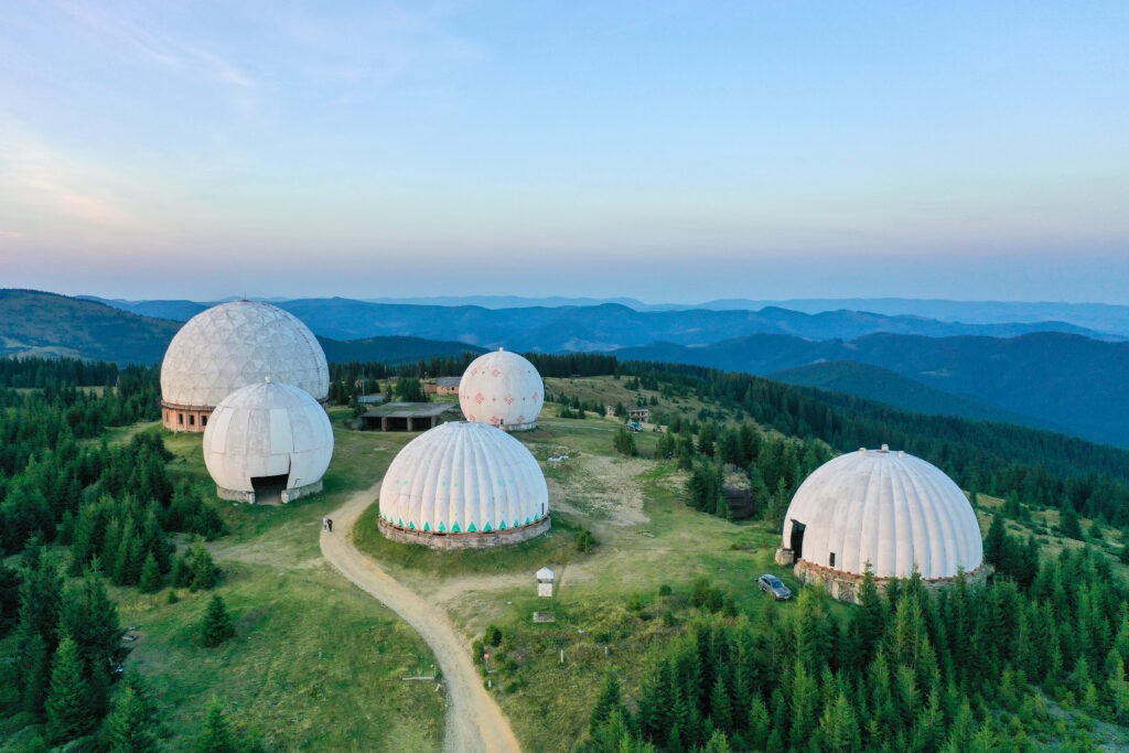  Dome Houses for  Futuristic Home Ideas 